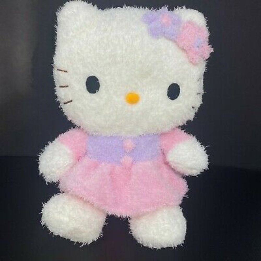 ISO+ HELLO KITTY PLUSH